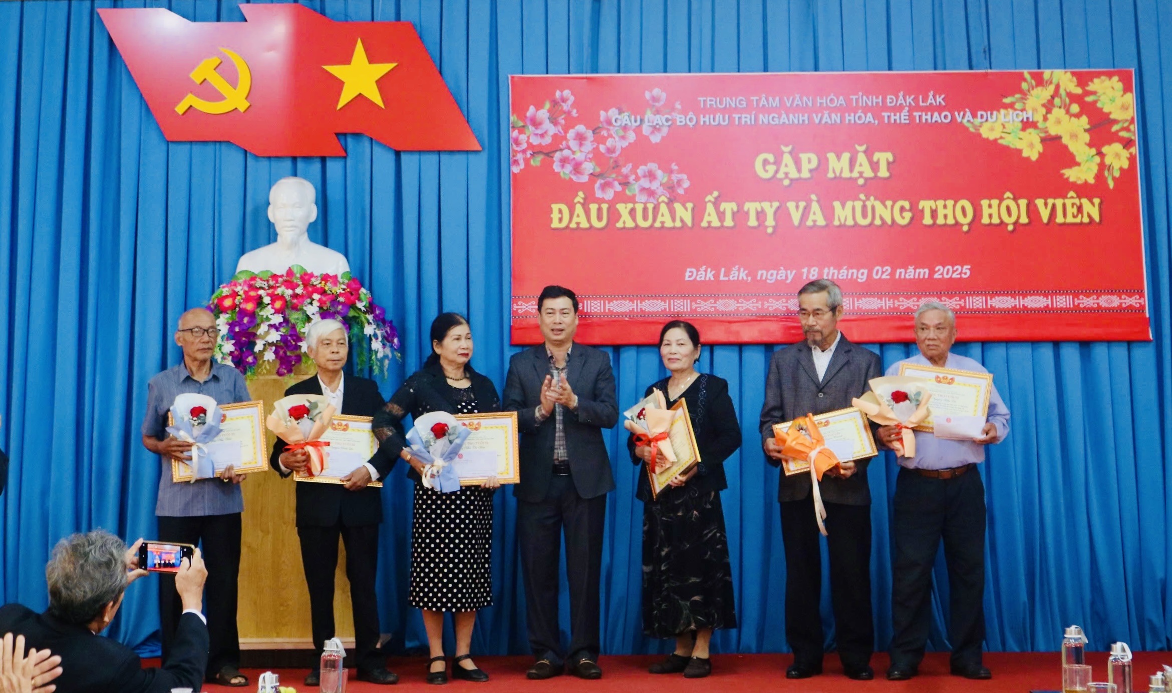 Câu lạc bộ Hưu trí ngành Văn hóa, Thể thao và Du lịch tỉnh Đắk Lắk gặp mặt đầu xuân Ất Tỵ và mừng Thọ Hội viên